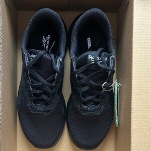 Reebok Size 6 Women’s Black Mesh Athletic Sneakers